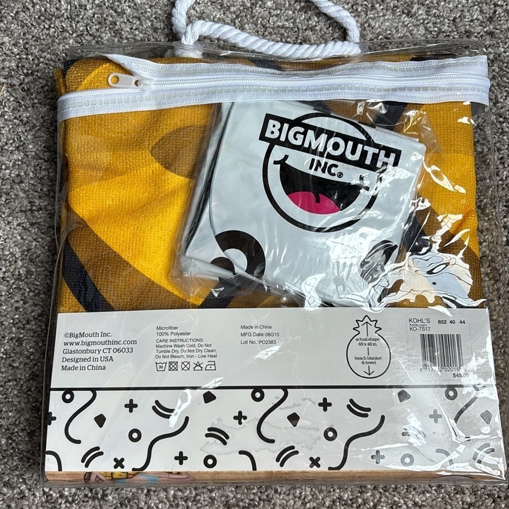 NWT Beach Blanket 🍍 - Picture 2 of 3